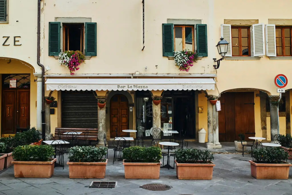 Facciata Bar La Piazza